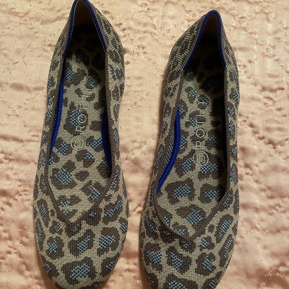 Rothy’s size 9 Grey Spotted rounds.